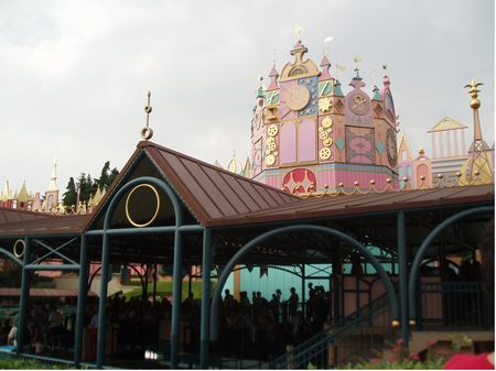 it's a small world photo, from ThemeParkInsider.com